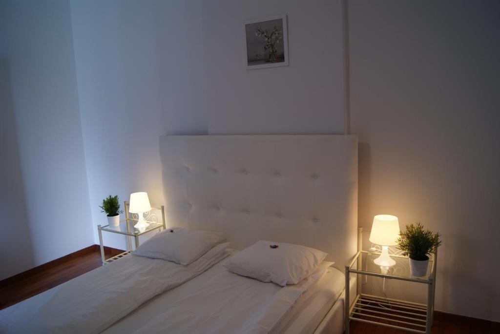 Triton Apartments Varsovia Exterior foto